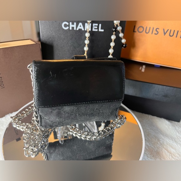 GUCCI Compact Wallet with Unbranded Silver Chain. - Picture 6 of 7